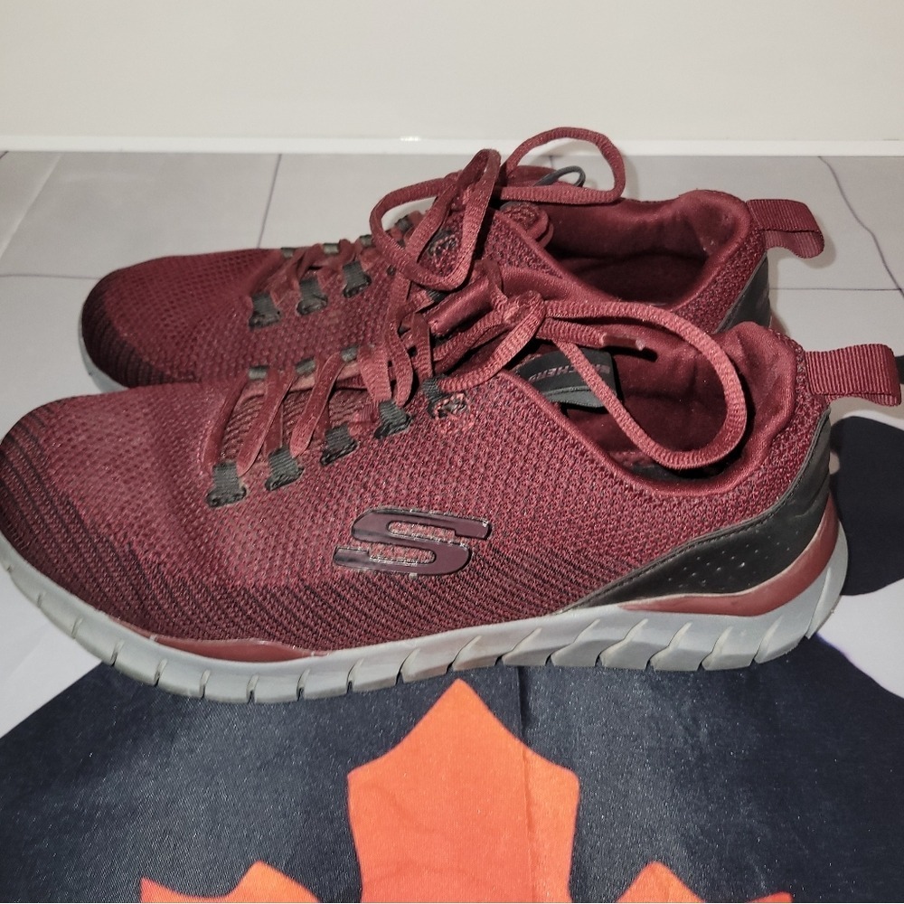 Skechers Wide Fit Memory Foam Burgundy Red, Men's Size / Women's Size 10.5